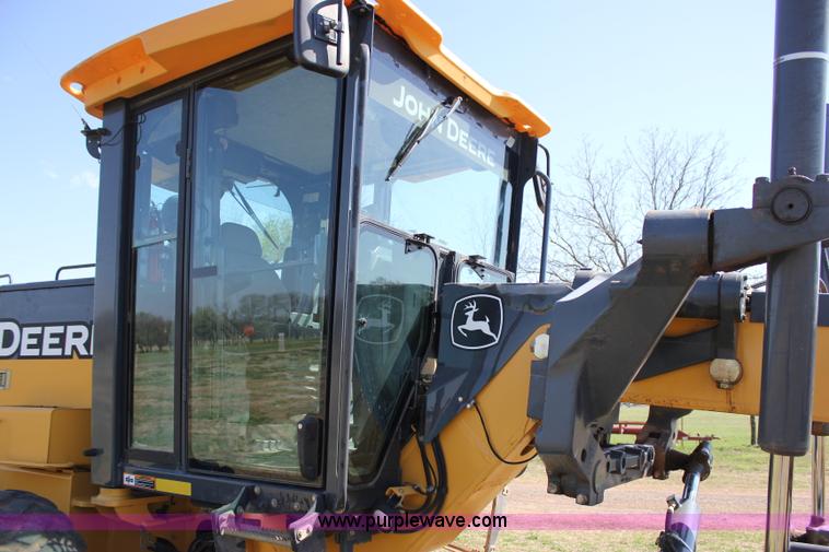 image for item I1748 2006 John Deere 672D articulated motor grader