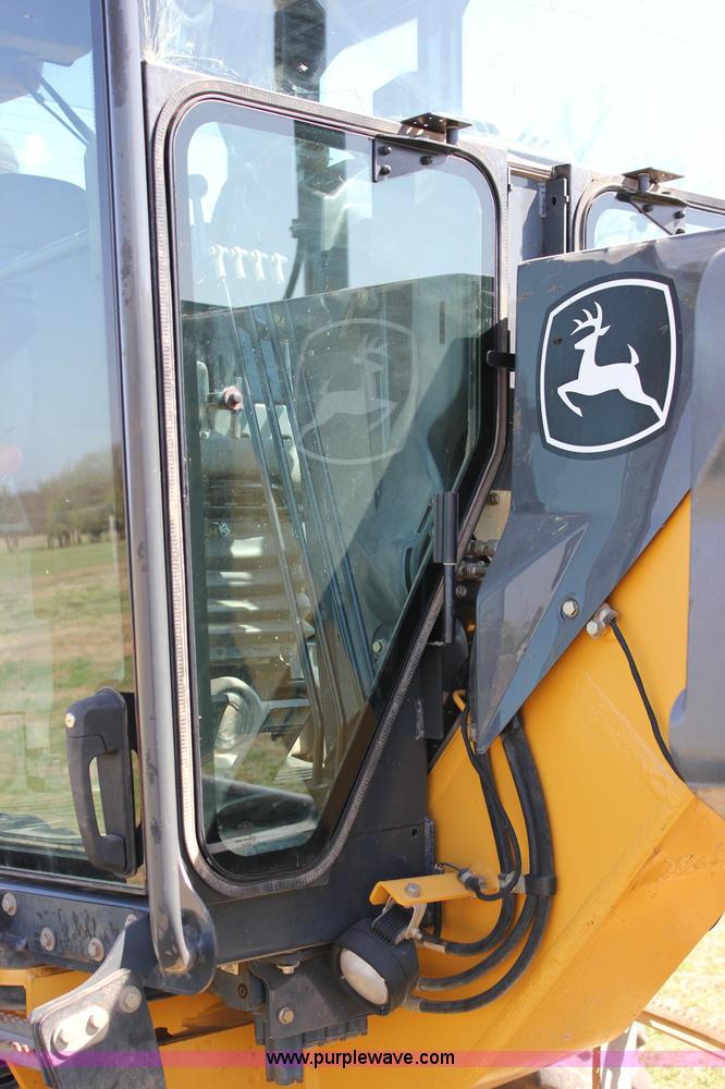 image for item I1748 2006 John Deere 672D articulated motor grader