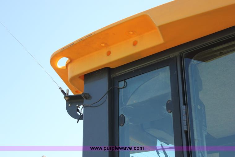 image for item I1748 2006 John Deere 672D articulated motor grader