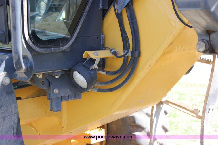 image for item I1748 2006 John Deere 672D articulated motor grader