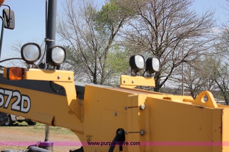 image for item I1748 2006 John Deere 672D articulated motor grader