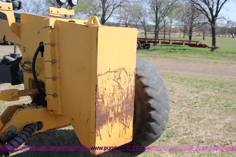 image for item I1748 2006 John Deere 672D articulated motor grader