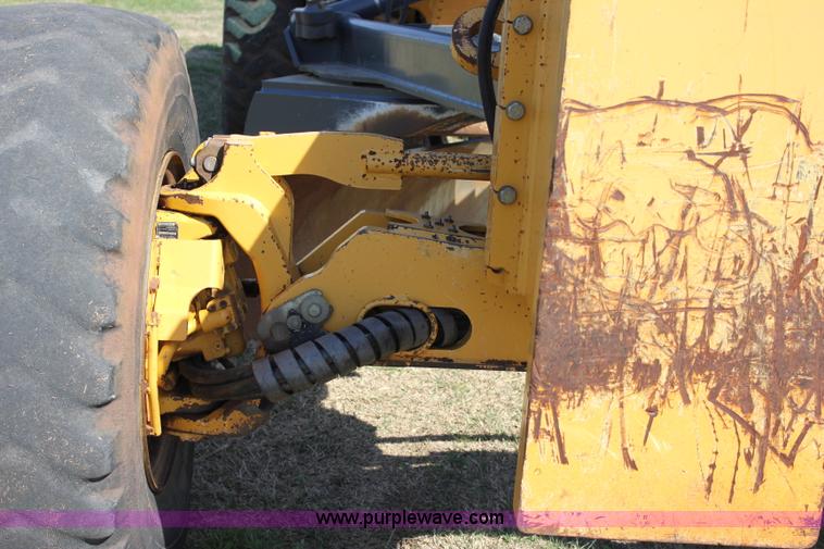 image for item I1748 2006 John Deere 672D articulated motor grader