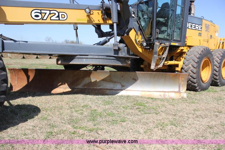 image for item I1748 2006 John Deere 672D articulated motor grader