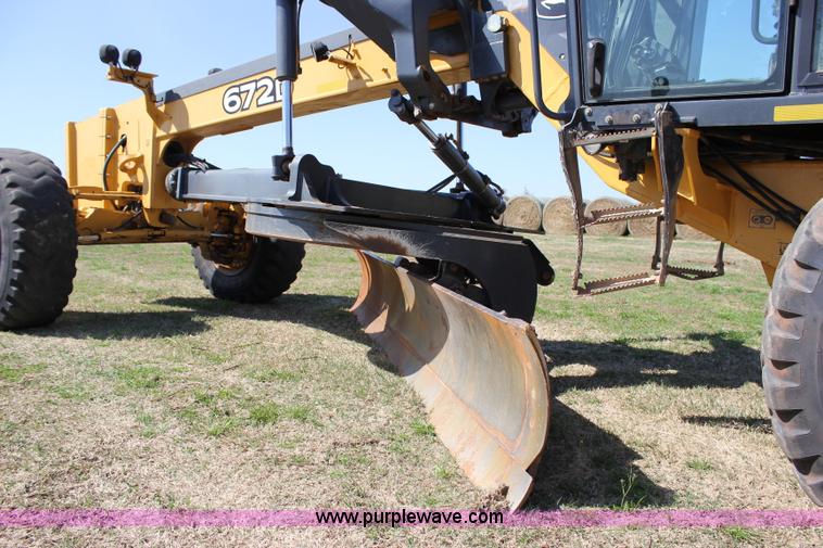 image for item I1748 2006 John Deere 672D articulated motor grader