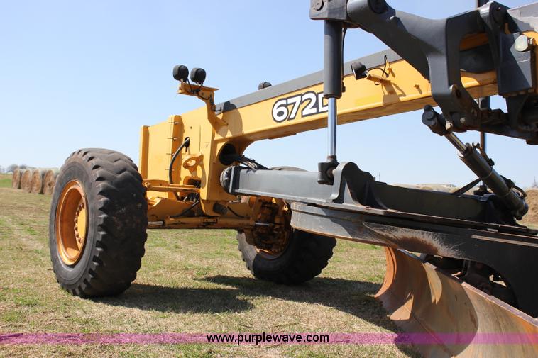 image for item I1748 2006 John Deere 672D articulated motor grader