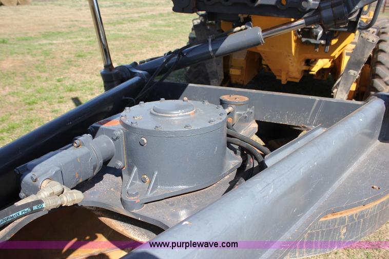 image for item I1748 2006 John Deere 672D articulated motor grader