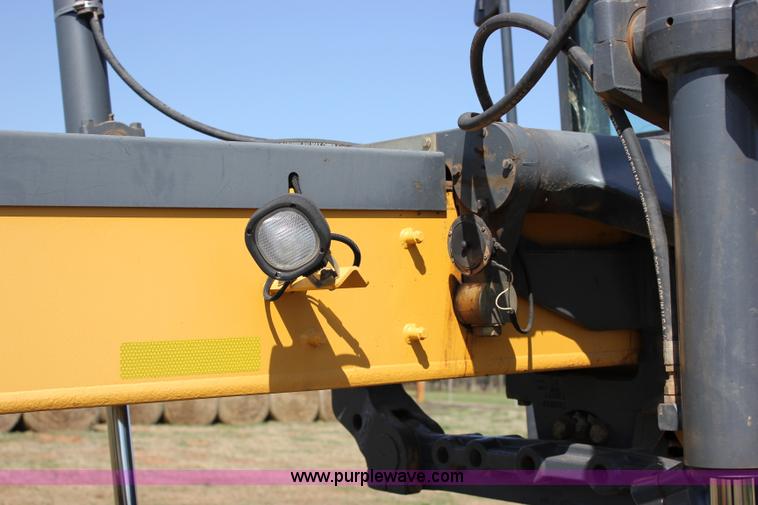 image for item I1748 2006 John Deere 672D articulated motor grader