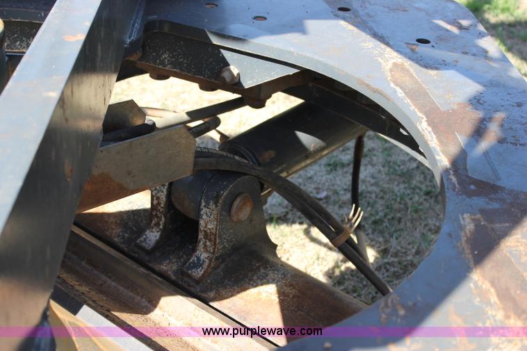 image for item I1748 2006 John Deere 672D articulated motor grader