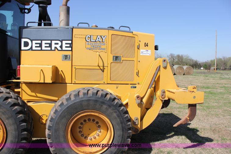 image for item I1748 2006 John Deere 672D articulated motor grader