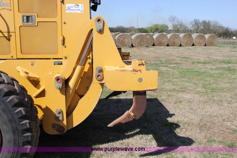 image for item I1748 2006 John Deere 672D articulated motor grader