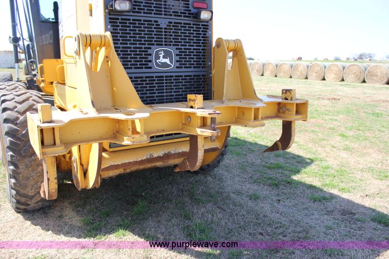 image for item I1748 2006 John Deere 672D articulated motor grader