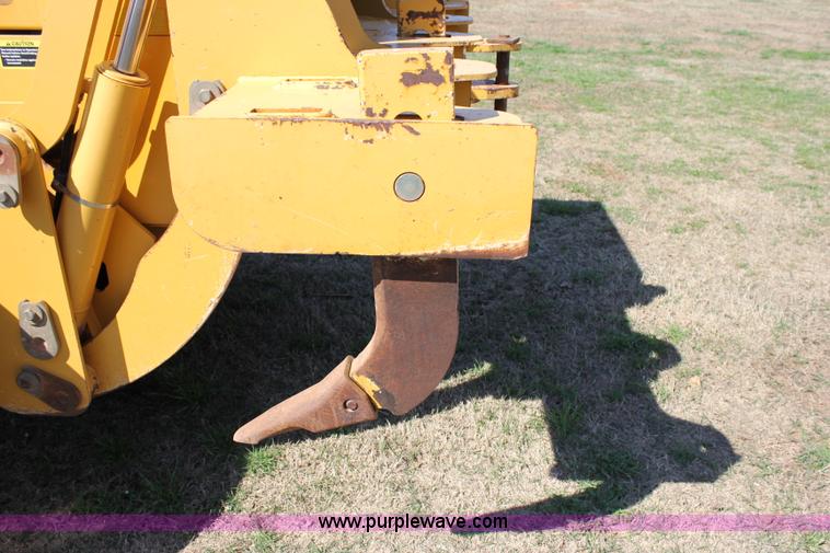 image for item I1748 2006 John Deere 672D articulated motor grader