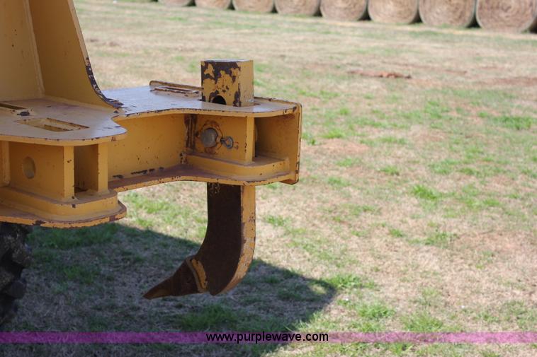 image for item I1748 2006 John Deere 672D articulated motor grader