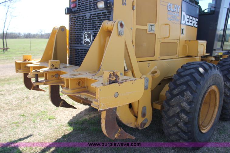 image for item I1748 2006 John Deere 672D articulated motor grader