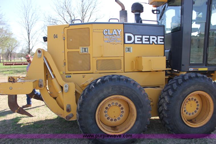 image for item I1748 2006 John Deere 672D articulated motor grader