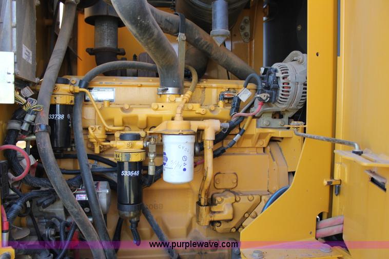 image for item I1748 2006 John Deere 672D articulated motor grader