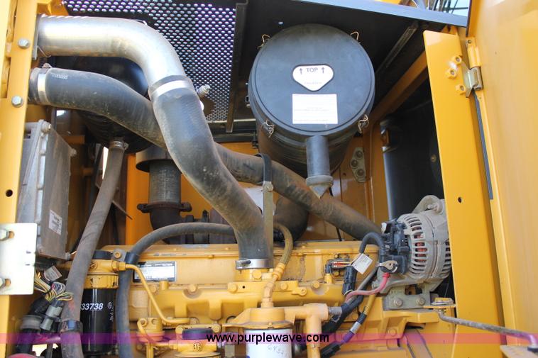 image for item I1748 2006 John Deere 672D articulated motor grader