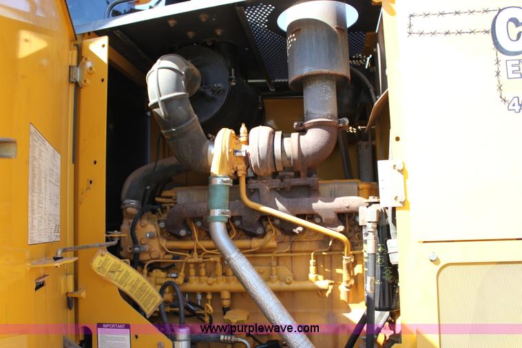 image for item I1748 2006 John Deere 672D articulated motor grader