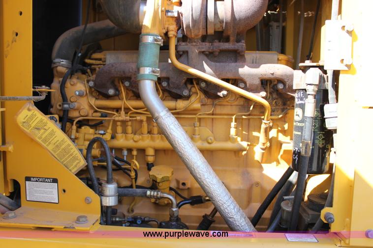 image for item I1748 2006 John Deere 672D articulated motor grader