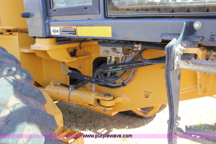 image for item I1748 2006 John Deere 672D articulated motor grader