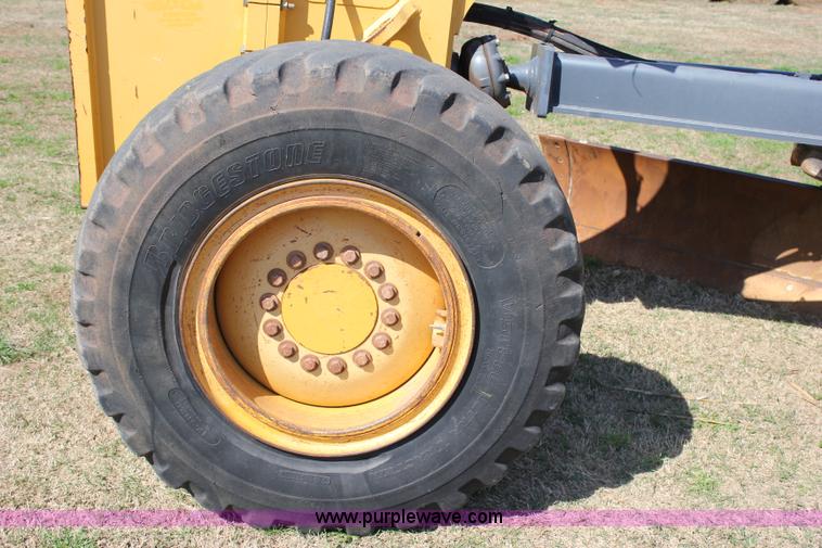 image for item I1748 2006 John Deere 672D articulated motor grader