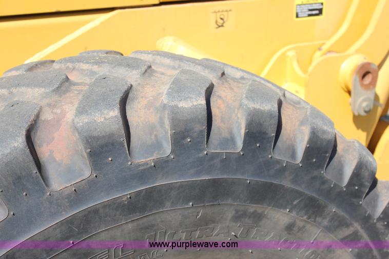 image for item I1748 2006 John Deere 672D articulated motor grader