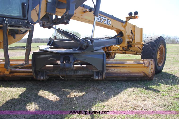 image for item I1748 2006 John Deere 672D articulated motor grader