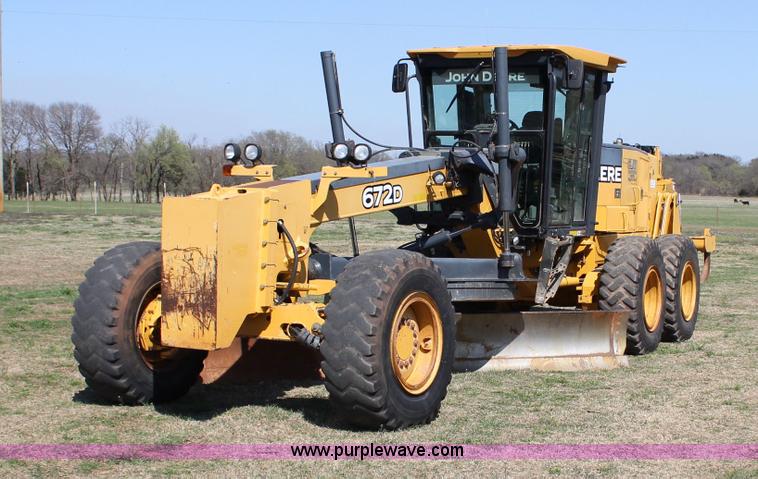 image for item I1748 2006 John Deere 672D articulated motor grader