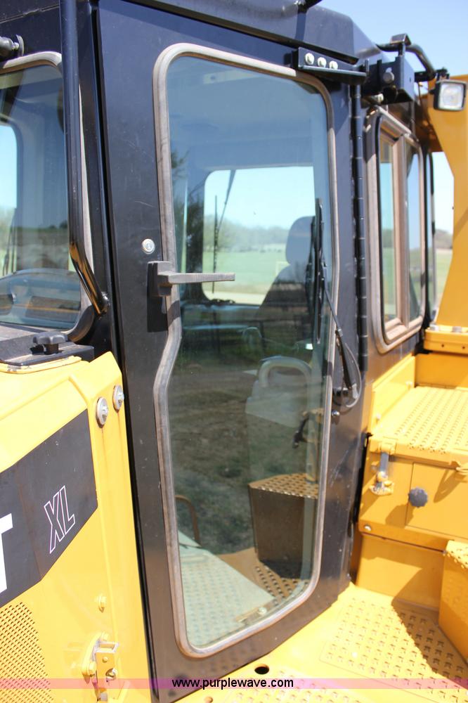 image for item I1749 2011 Caterpillar D6T XL dozer