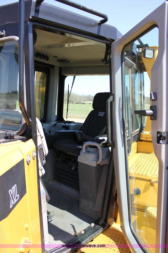 image for item I1749 2011 Caterpillar D6T XL dozer
