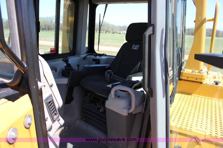image for item I1749 2011 Caterpillar D6T XL dozer