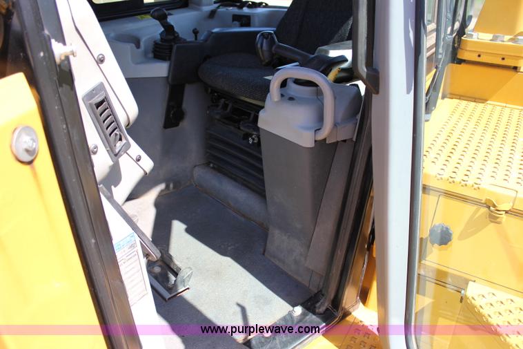 image for item I1749 2011 Caterpillar D6T XL dozer