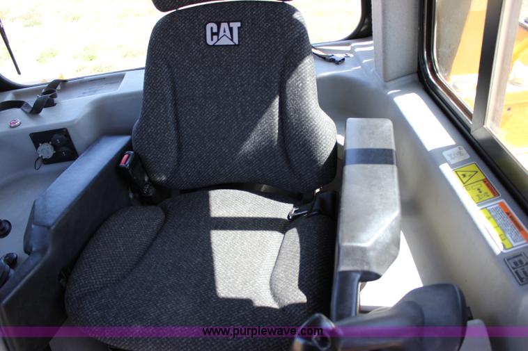 image for item I1749 2011 Caterpillar D6T XL dozer