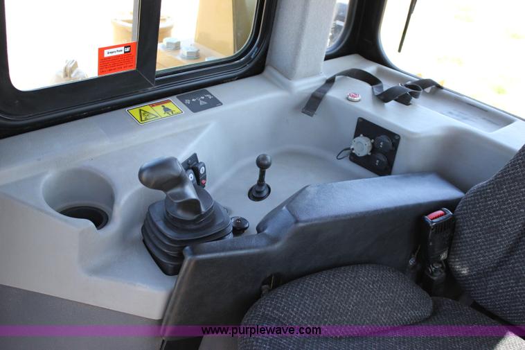 image for item I1749 2011 Caterpillar D6T XL dozer