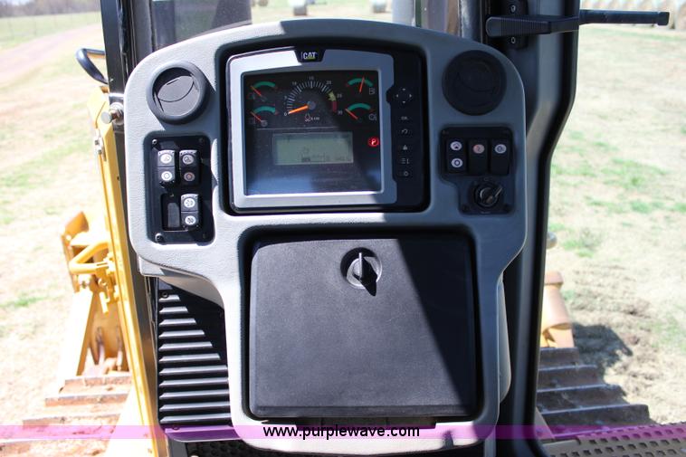 image for item I1749 2011 Caterpillar D6T XL dozer