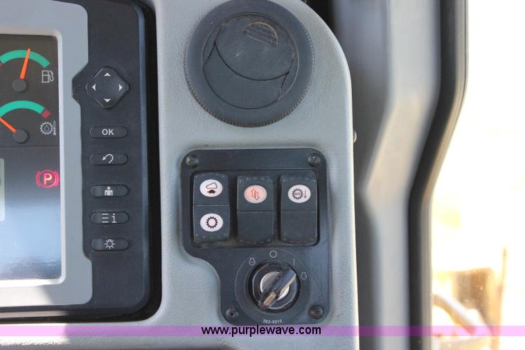 image for item I1749 2011 Caterpillar D6T XL dozer