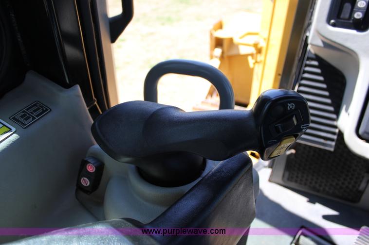 image for item I1749 2011 Caterpillar D6T XL dozer