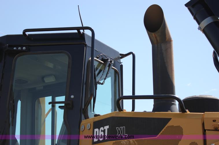 image for item I1749 2011 Caterpillar D6T XL dozer