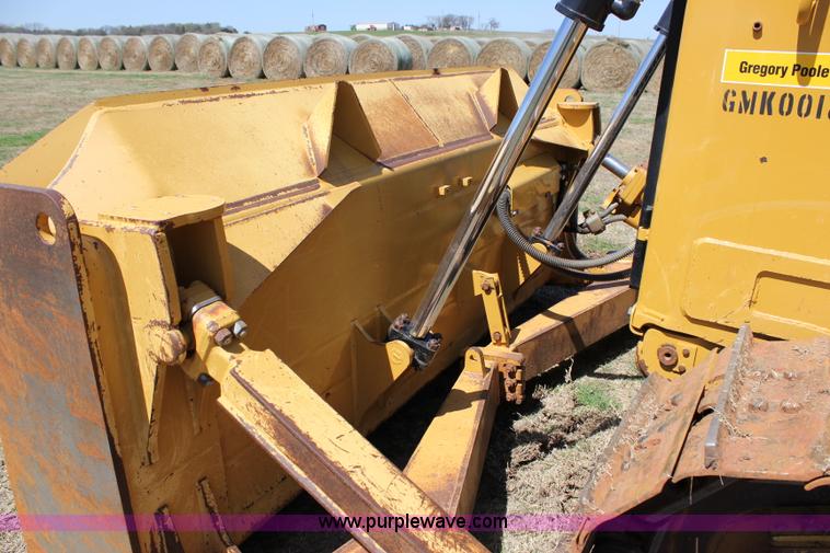 image for item I1749 2011 Caterpillar D6T XL dozer