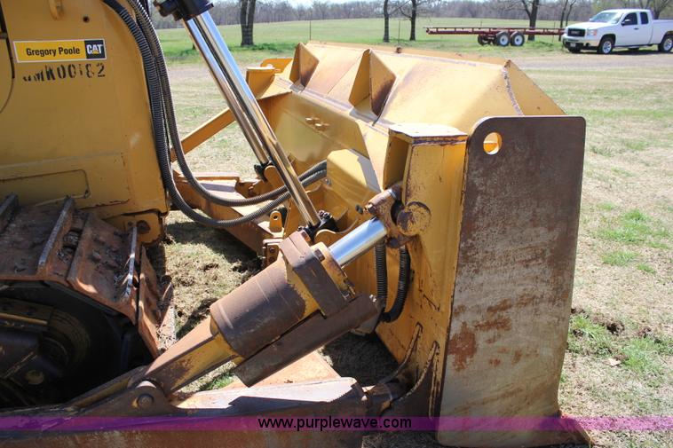 image for item I1749 2011 Caterpillar D6T XL dozer