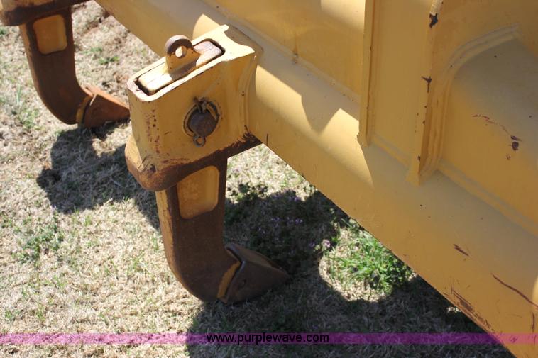 image for item I1749 2011 Caterpillar D6T XL dozer