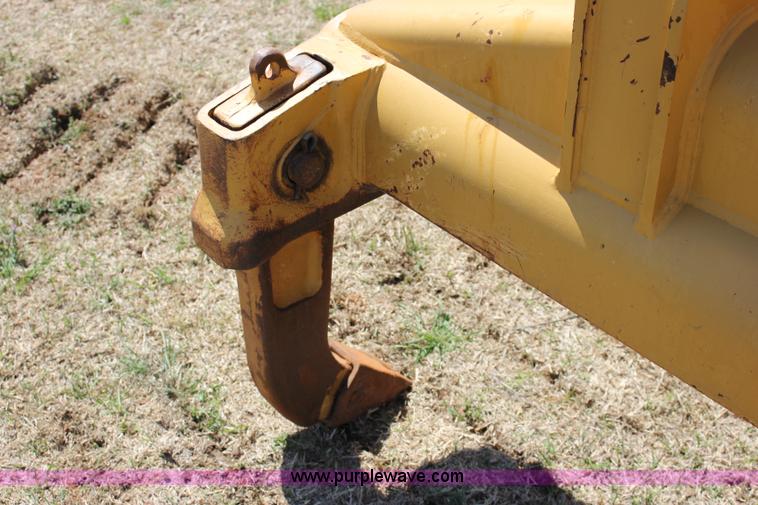 image for item I1749 2011 Caterpillar D6T XL dozer