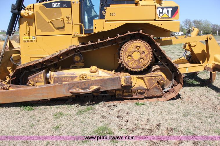 image for item I1749 2011 Caterpillar D6T XL dozer