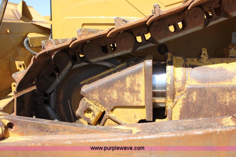 image for item I1749 2011 Caterpillar D6T XL dozer