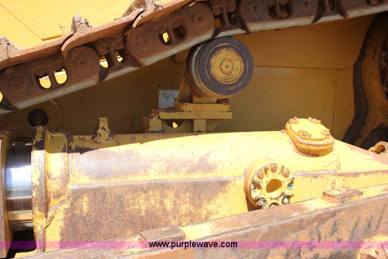 image for item I1749 2011 Caterpillar D6T XL dozer