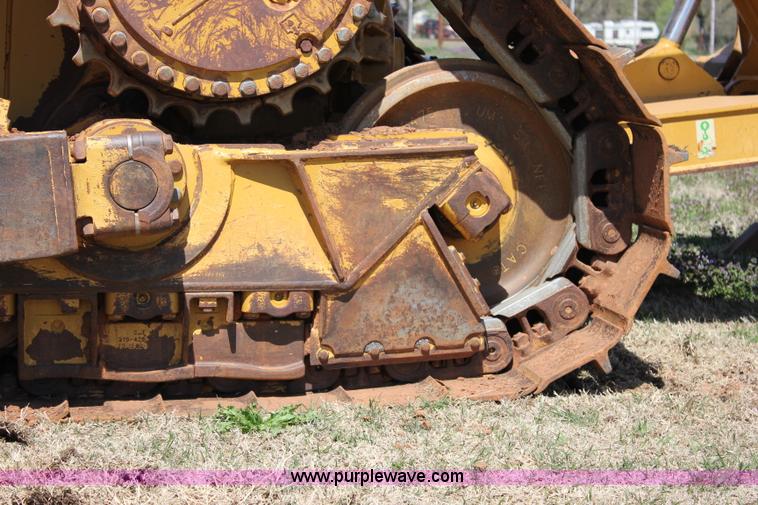 image for item I1749 2011 Caterpillar D6T XL dozer