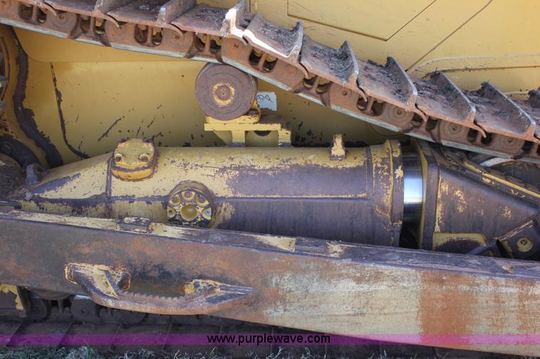 image for item I1749 2011 Caterpillar D6T XL dozer
