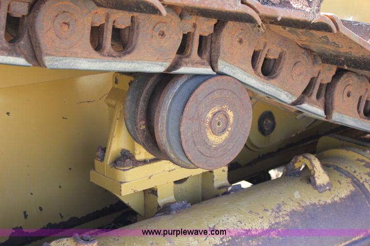 image for item I1749 2011 Caterpillar D6T XL dozer