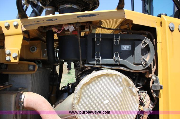 image for item I1749 2011 Caterpillar D6T XL dozer